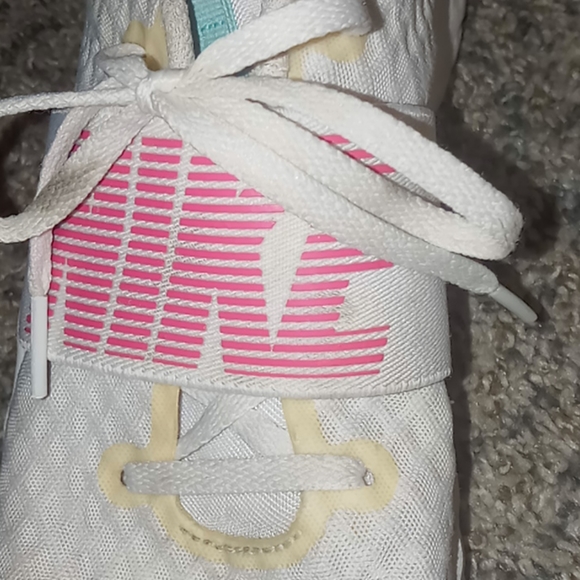 Tennis shoes - Picture 6 of 6